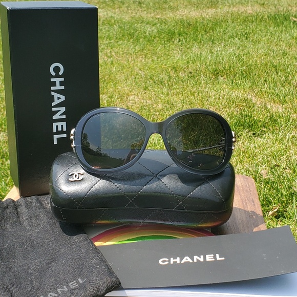CHANEL (BOW) SUNGLASSES - Picture 2 of 12